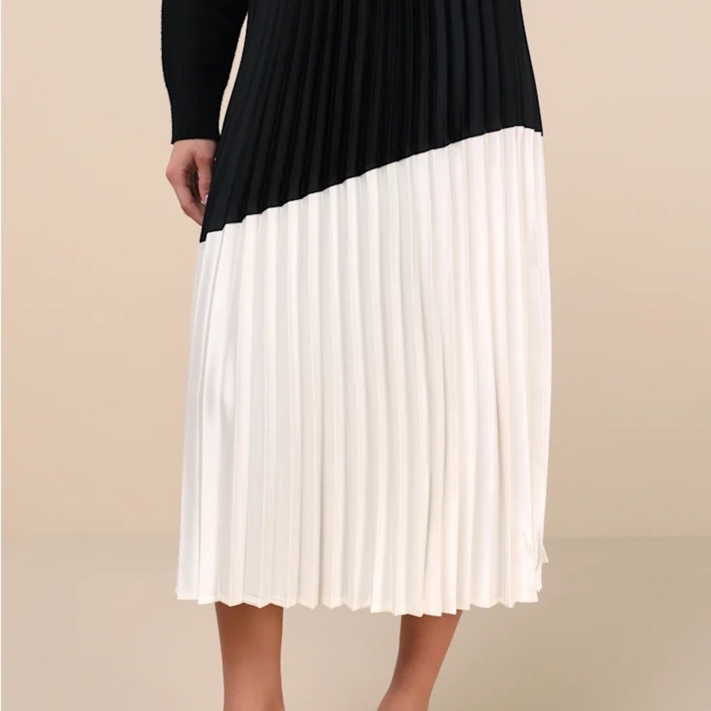 NEW w/out Tags - Lulu's Black and Off White Asymmetrical Skirt